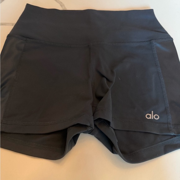 ALO Yoga Women’s elevated Athletic Shorts - Picture 1 of 2
